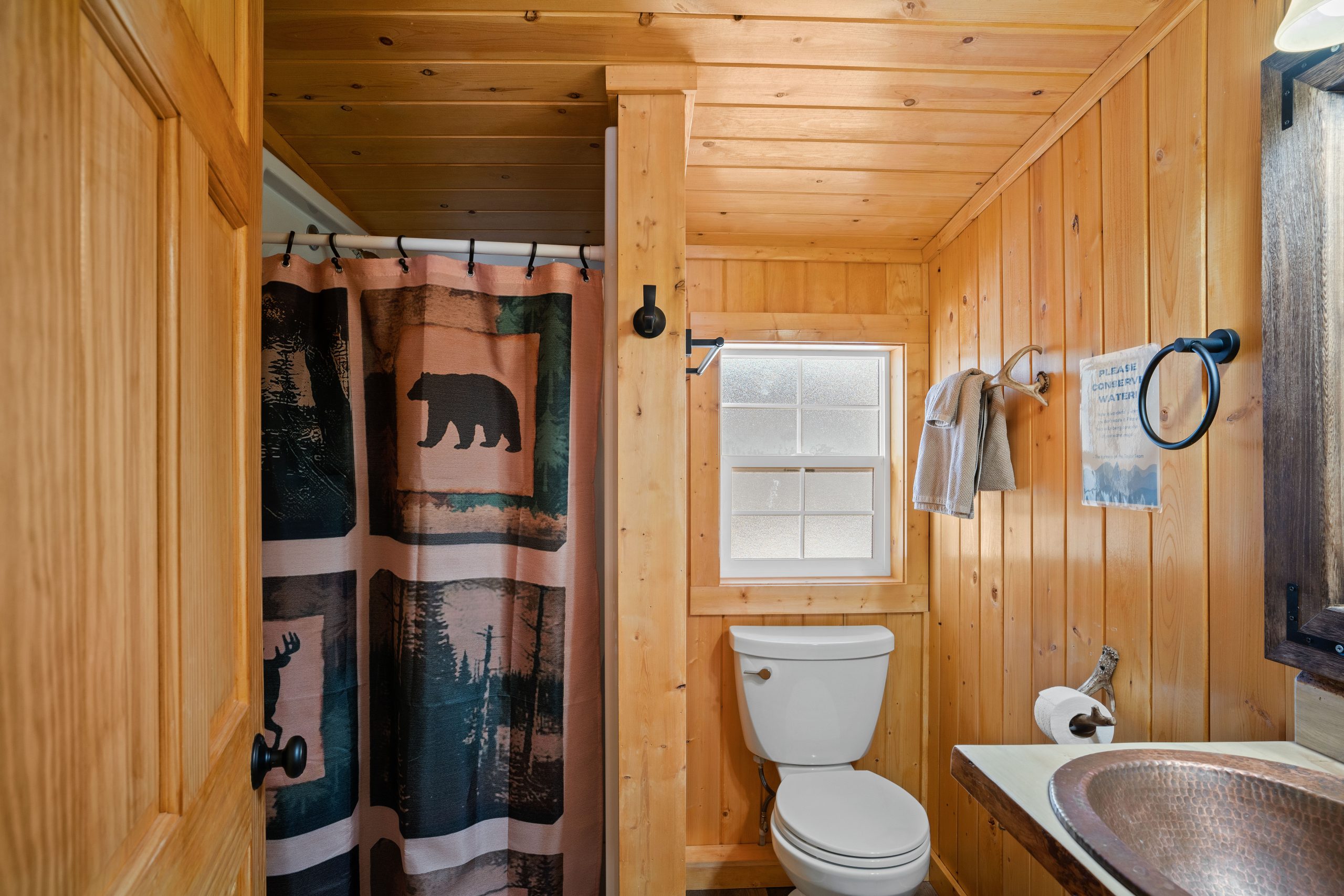 Cabin 10 Bedroom Beds Windows