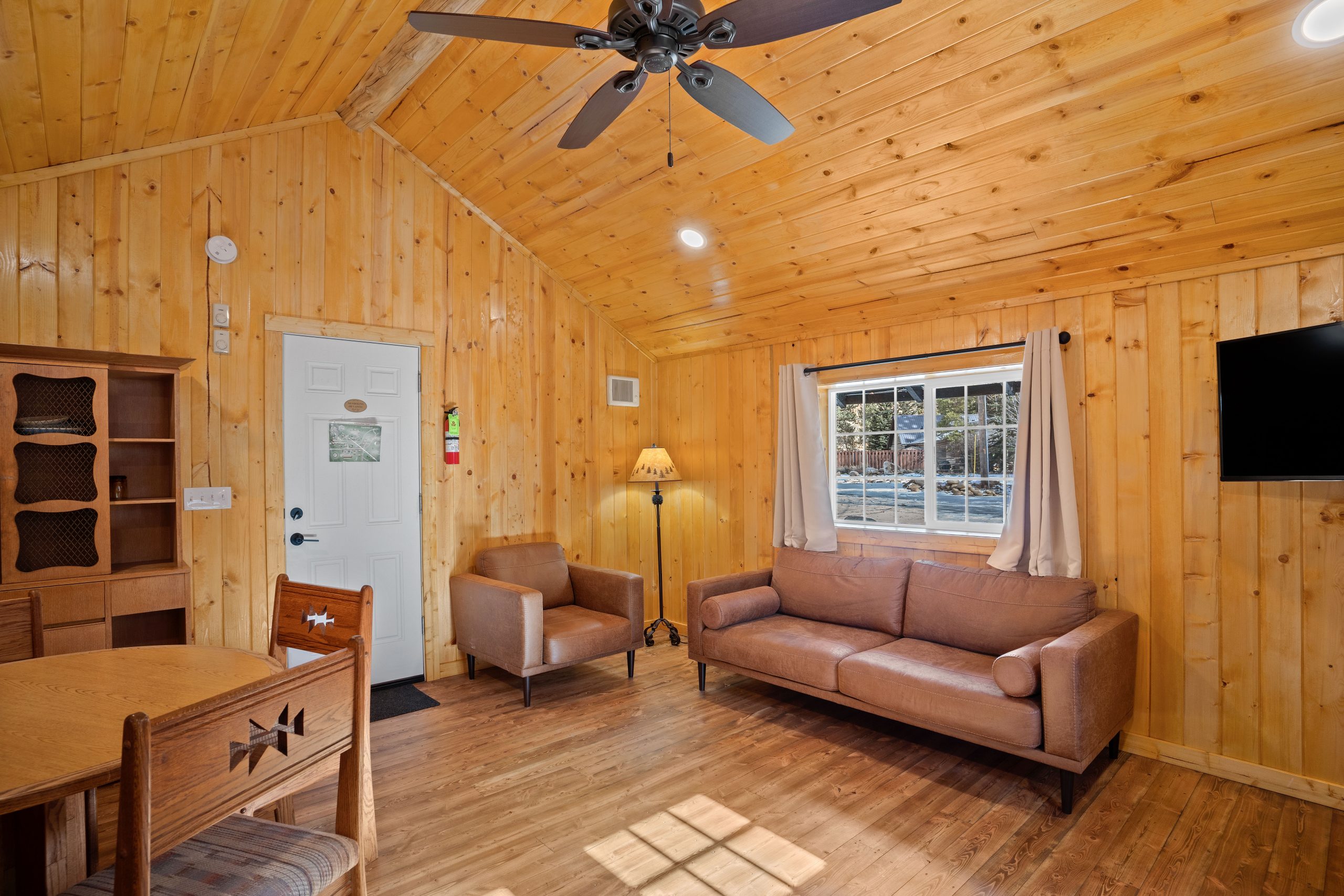 Cabin 10 Kitchen Dining Area