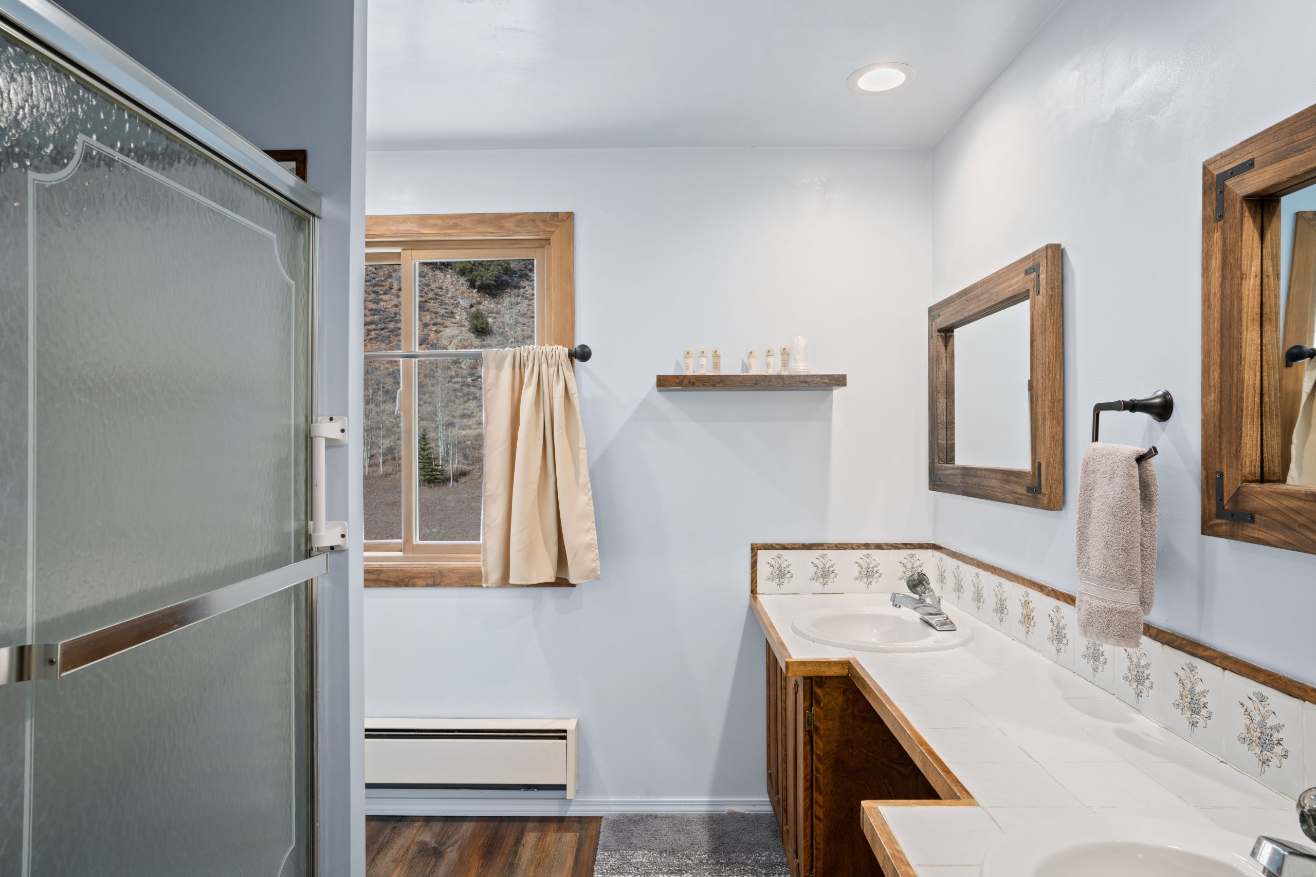 Cabin 100 Guest Suite Area