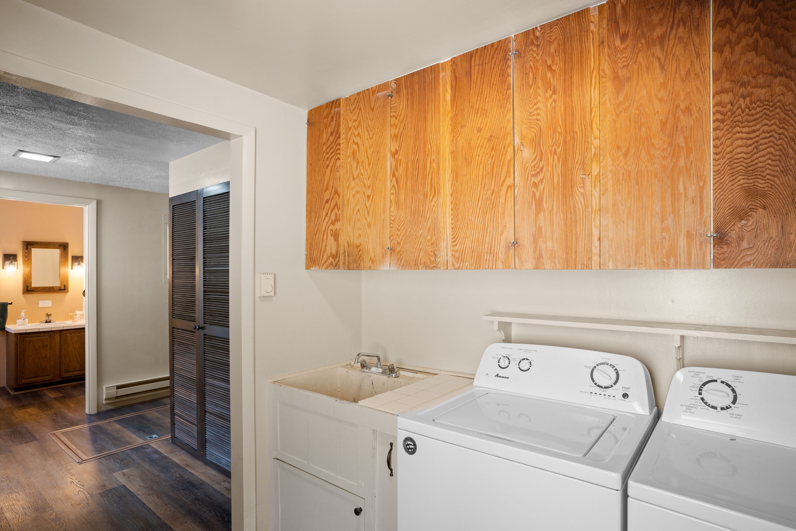 Cabin 100 Laundry Room Appliances