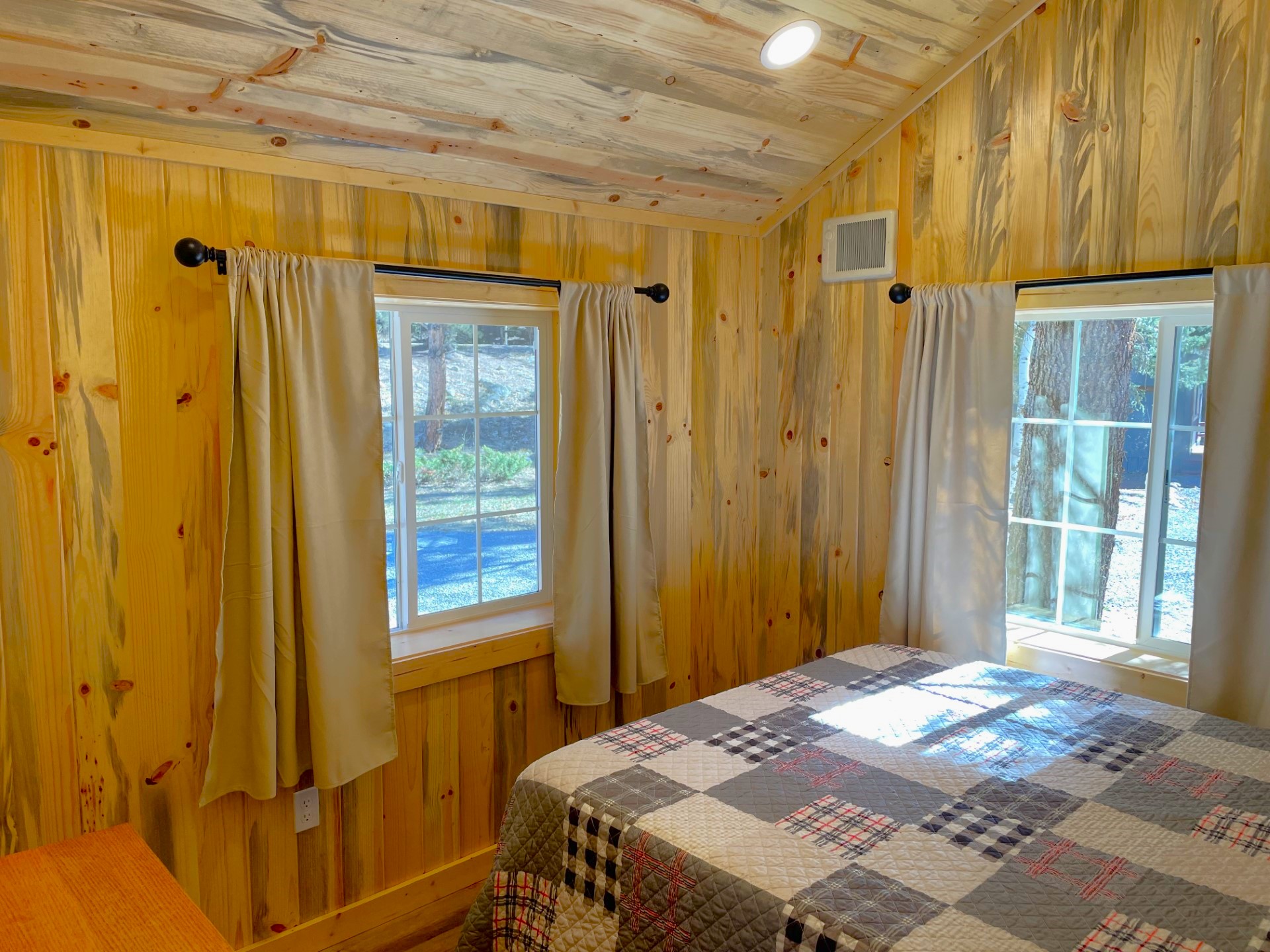 Cabin 12 Kitchen Dining Appliances