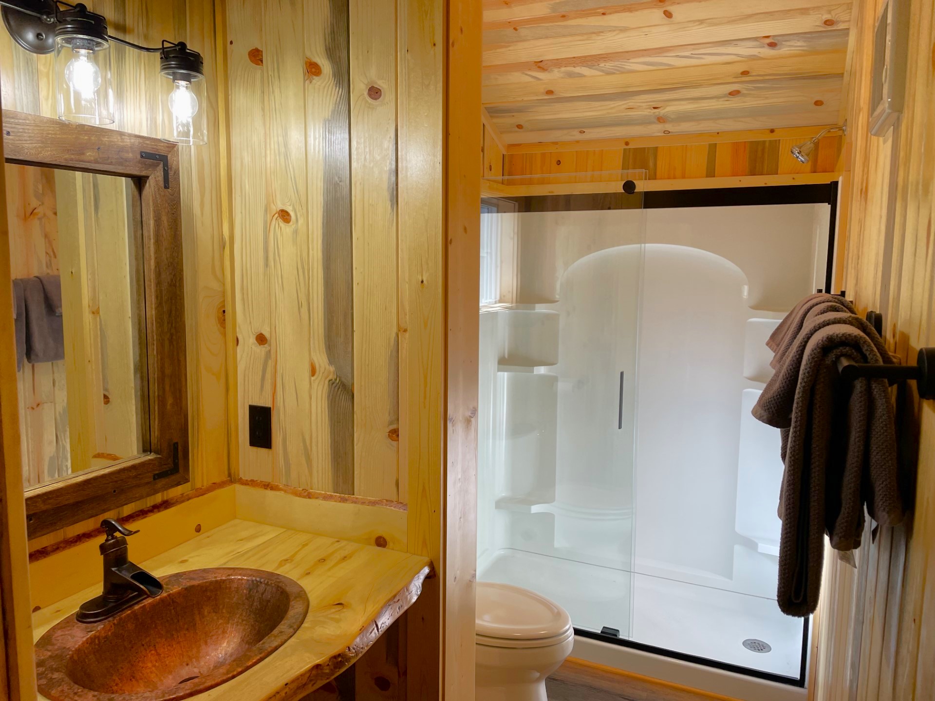 Cabin 14 Bedroom Double Beds