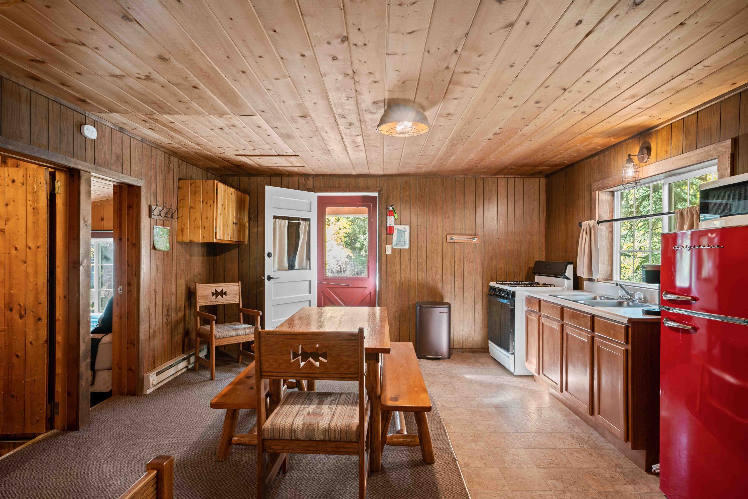 Cabin 15 Kitchen Dining Appliances