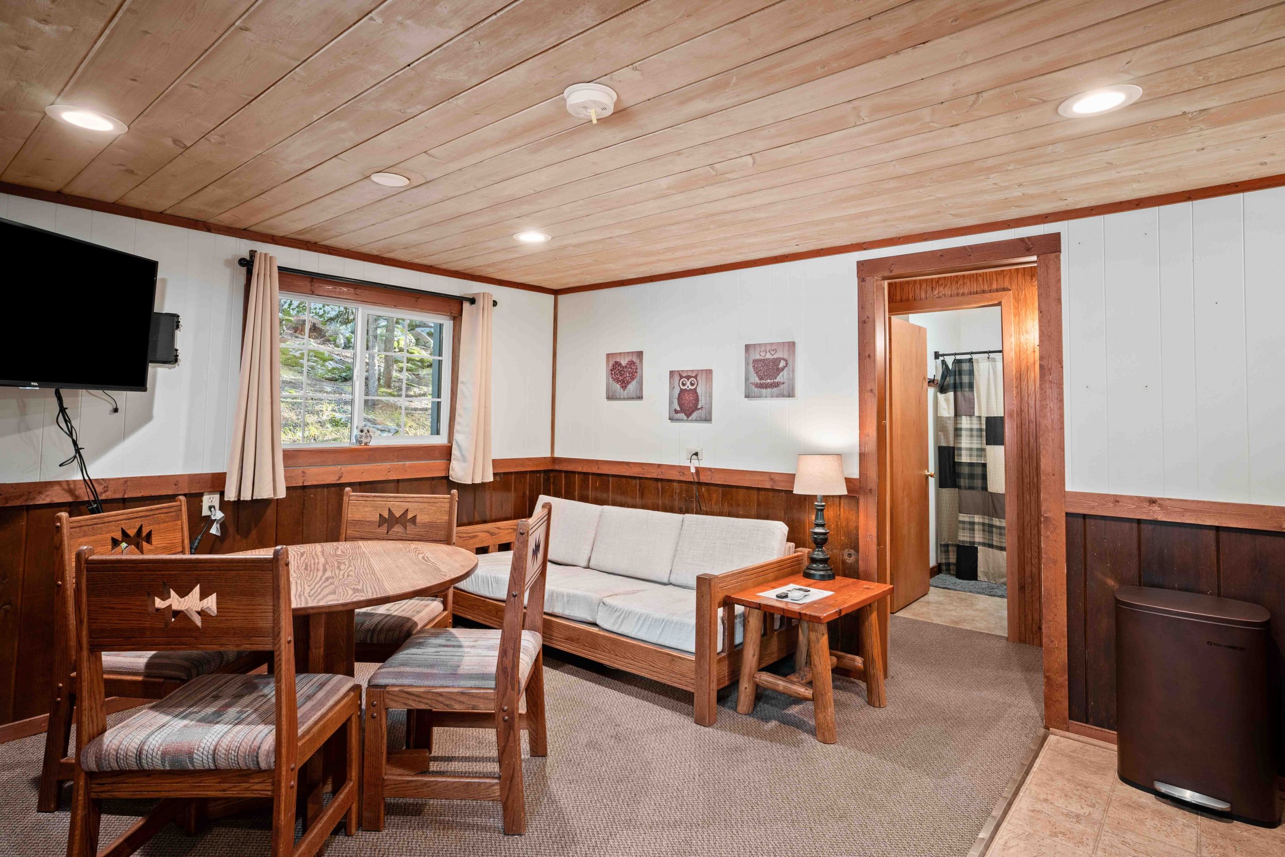 Cabin 16 Kitchen Dining Appliances