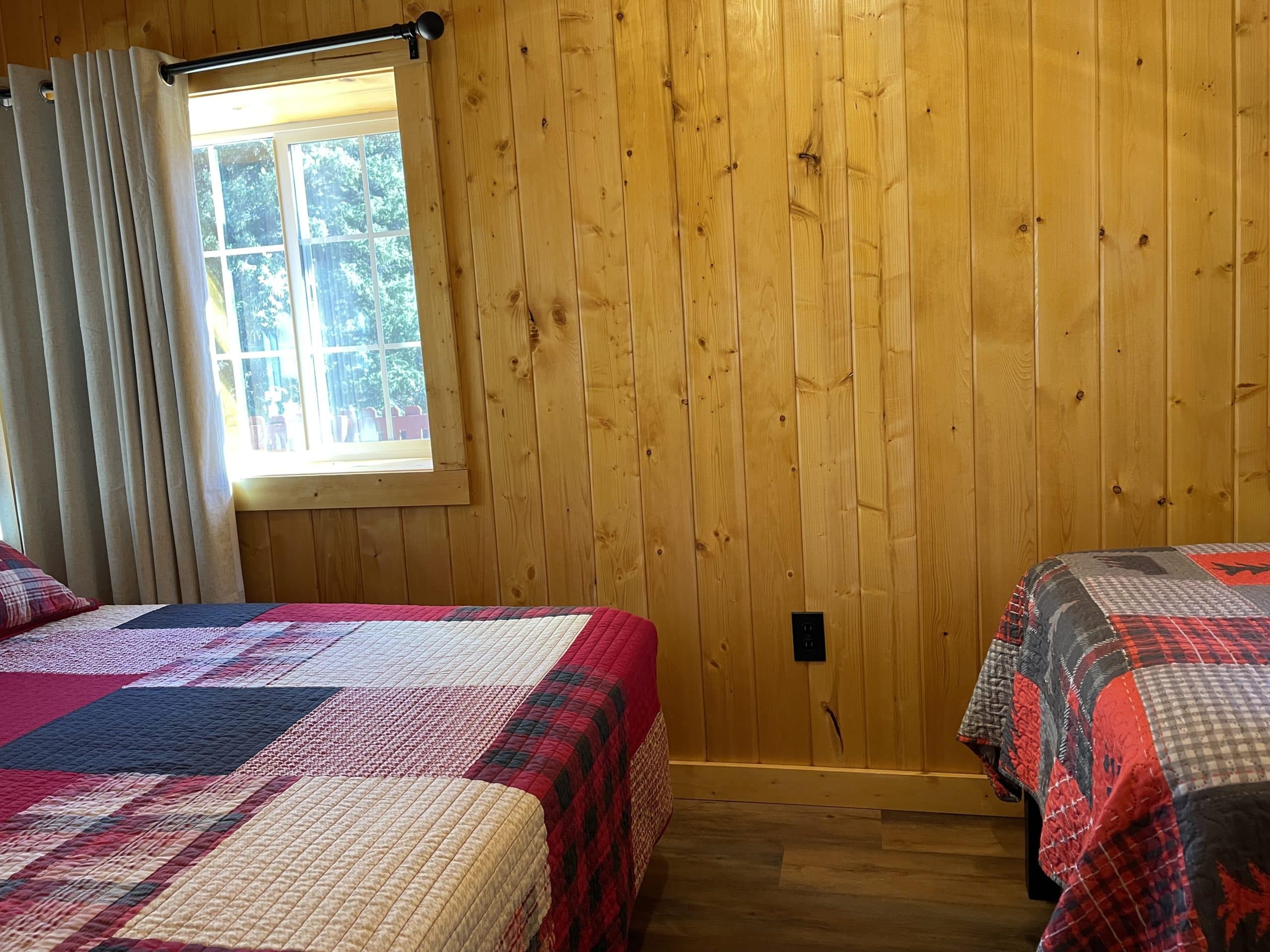 Cabin 3 Bedroom Window Beds