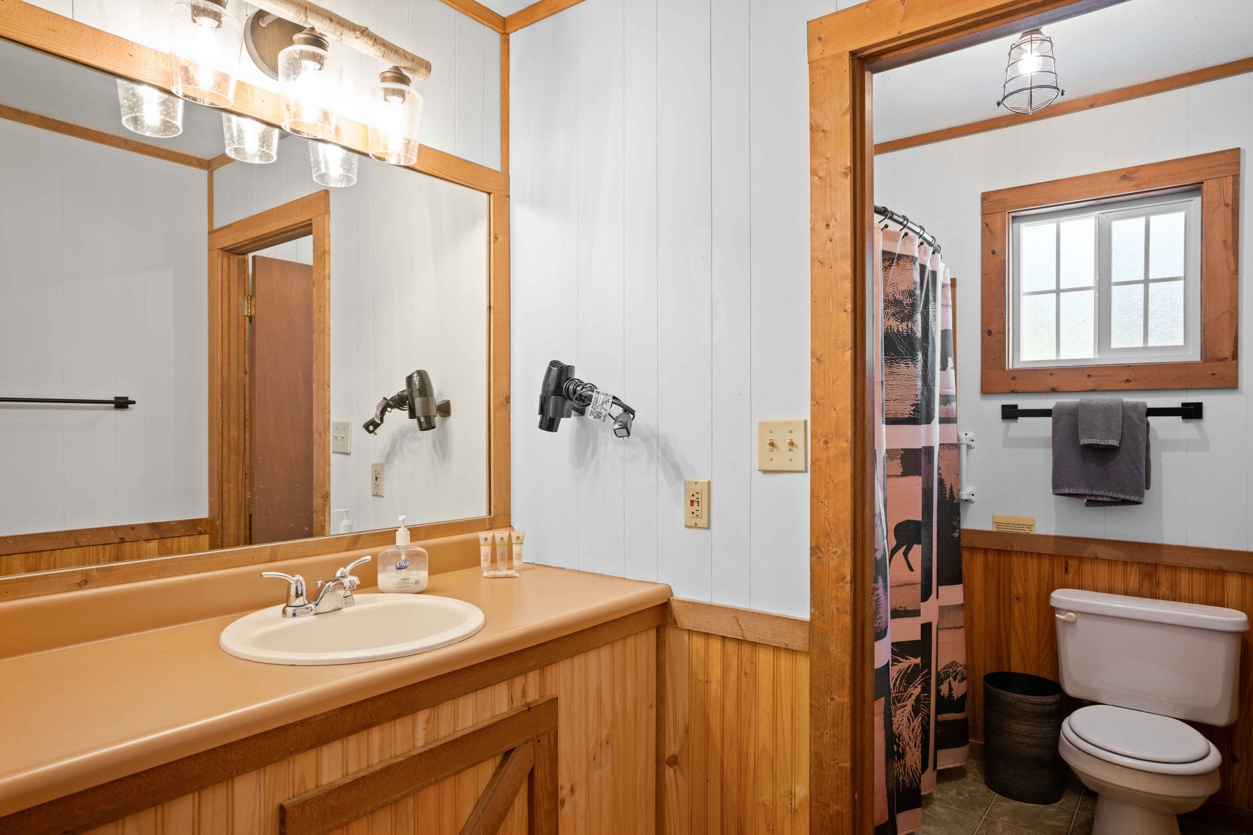 Cabin 33 Bedroom Twin Beds