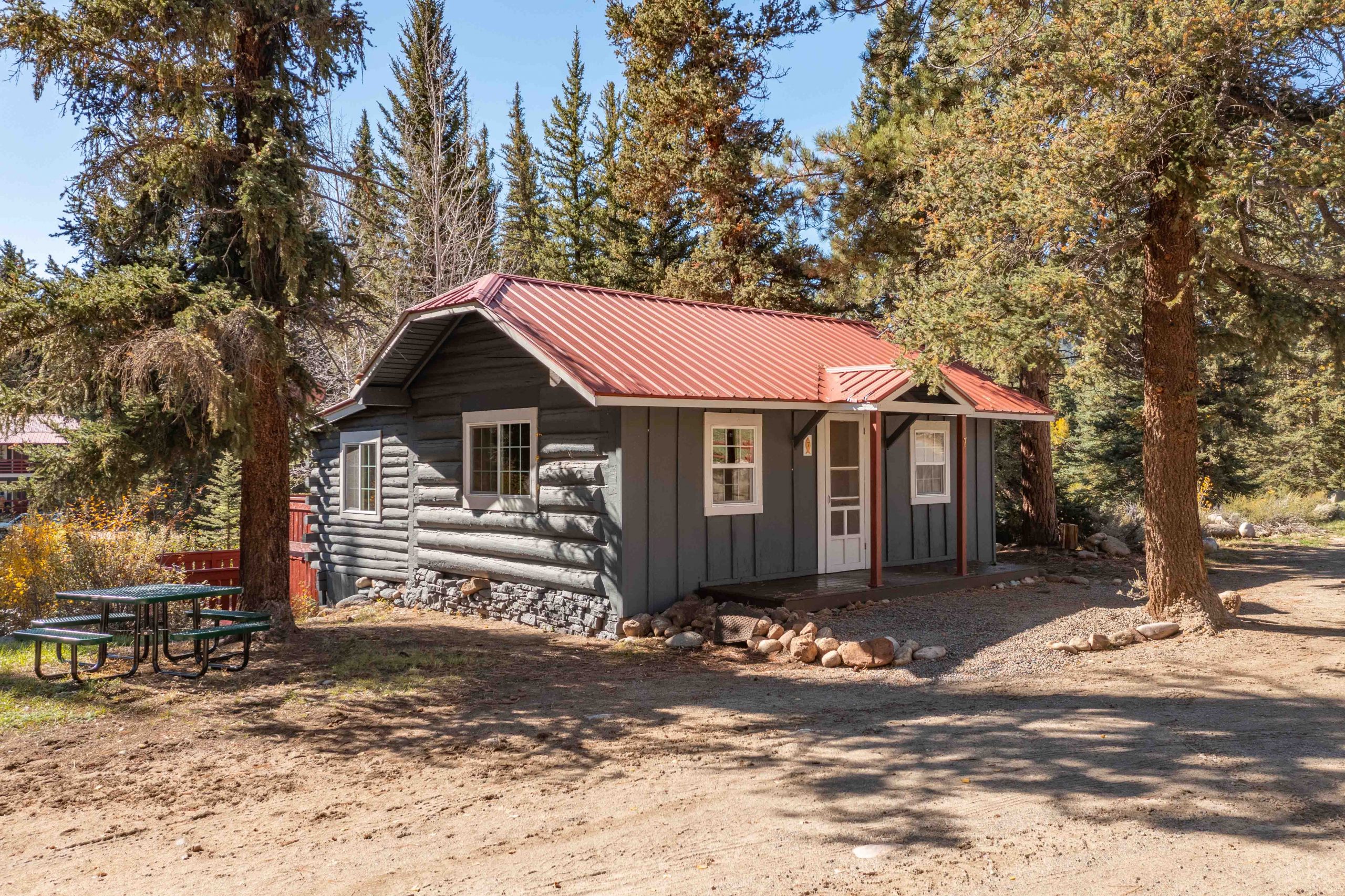 Cabin 7 Exterior Red Roof Picnic
