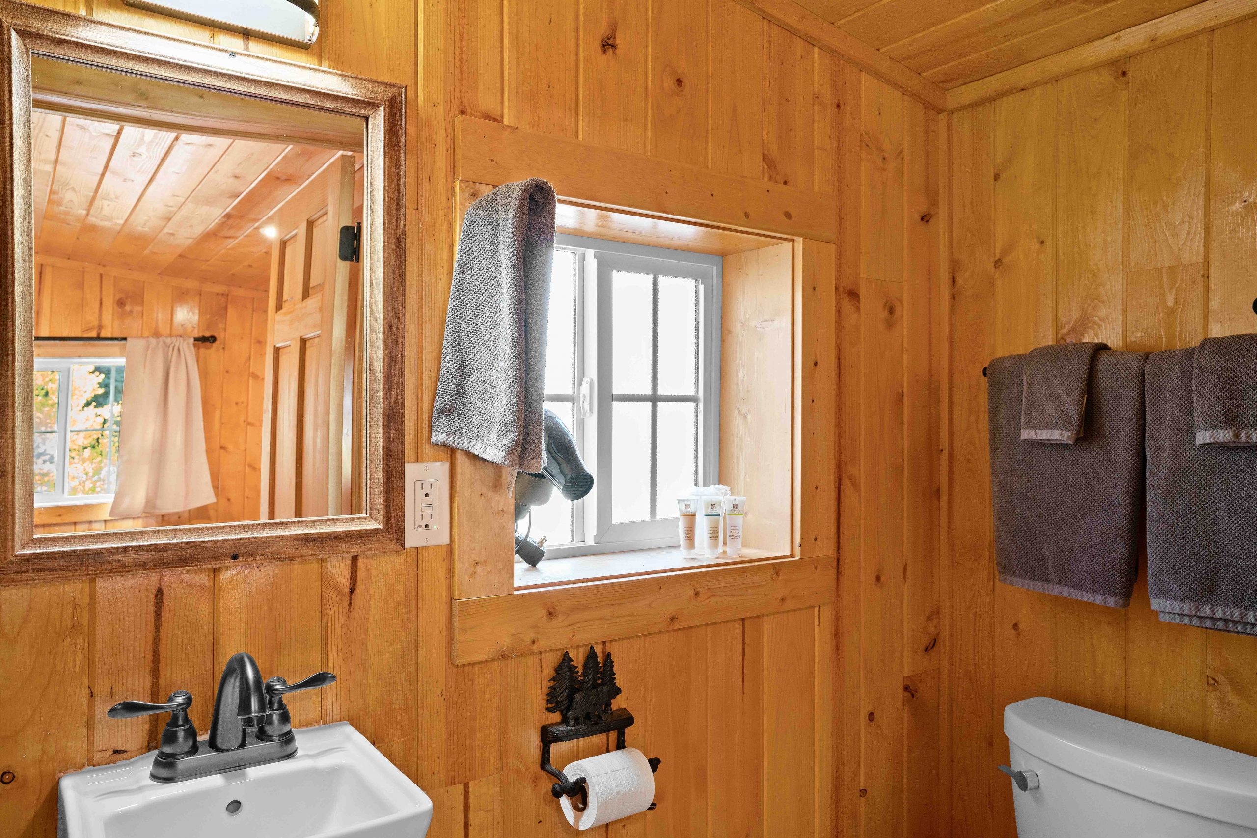 Cabin 8 Bathroom Window Sink