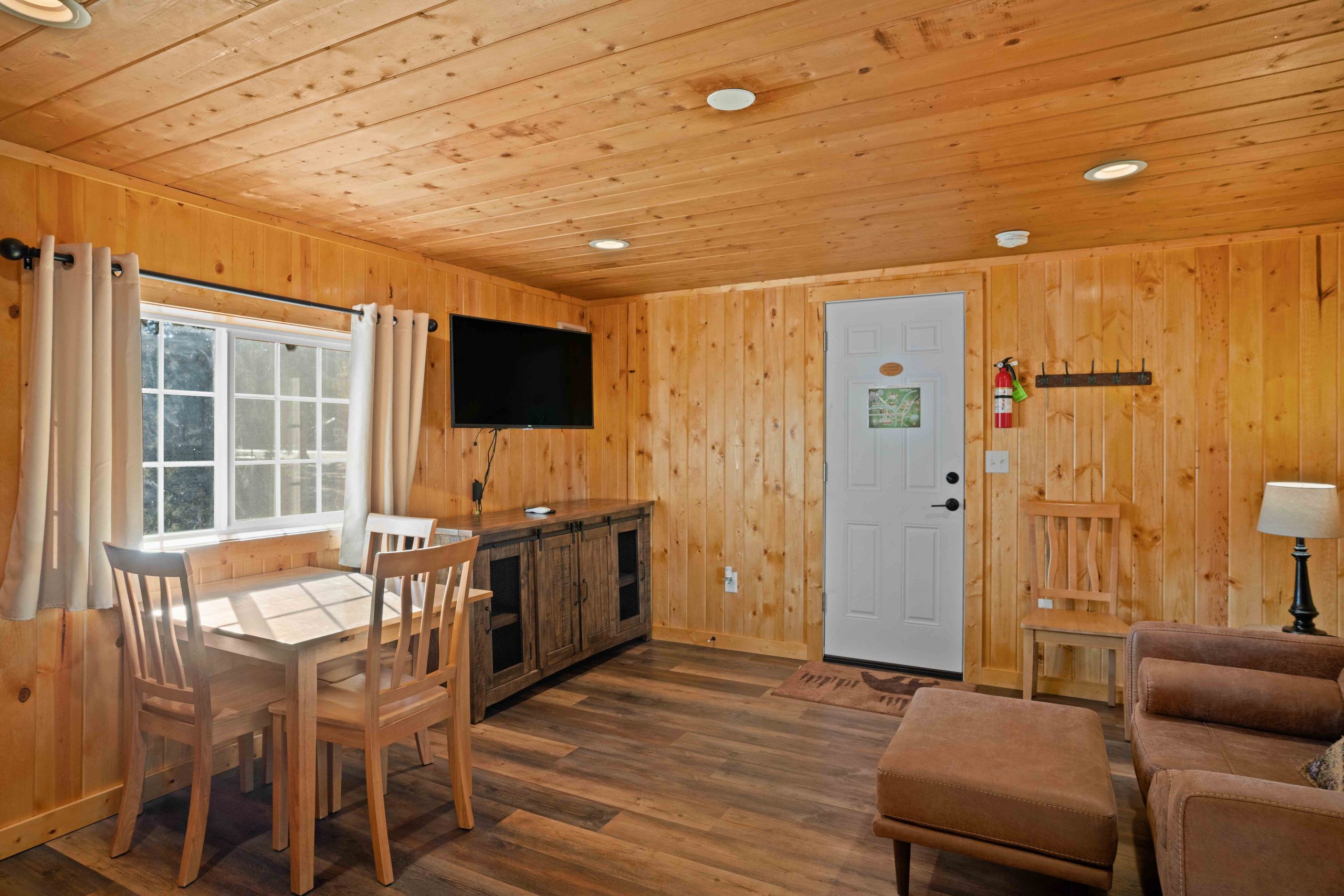 Cabin 8 Dining Kitchen Appliances