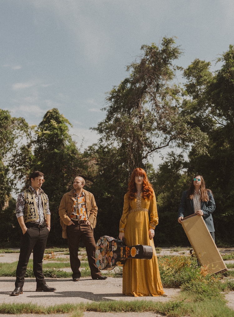 Live Music - Tris Weeks And the Goldmine Band
